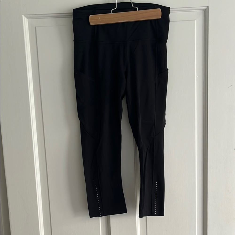 Black Cropped Leggings with Side Pockets